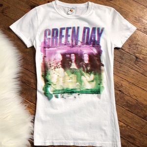 ✨‼️Make an Offer‼️✨ Green Day Tee